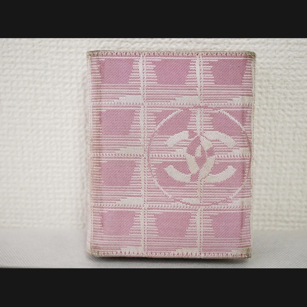 pink vintage authentic chanel wallet!